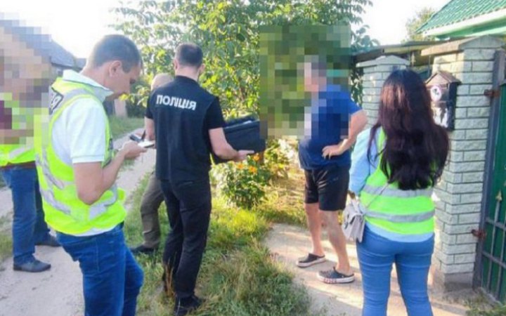 На Київщині викрили шахрайку, яка за гроші обіцяла визволяти захисників із полону 