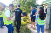На Київщині викрили шахрайку, яка за гроші обіцяла визволяти захисників із полону 