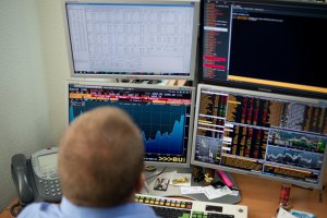 Рынок акций в Украине сократился в три раза