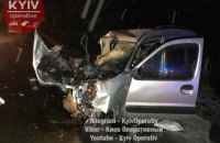 На Новоирпенской трассе под Киевом лоб в лоб столкнулись два автомобиля, двое погибших