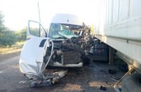 Рейсовый автобус влетел в грузовик в Днепропетровской области: 4 пострадавших