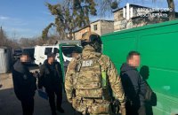 Військовослужбовців підозрюють у розкраданні з київської частини 5 тисяч літрів пального