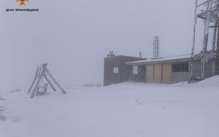 Гору Піп Іван засніжило, температура повітря -6°С