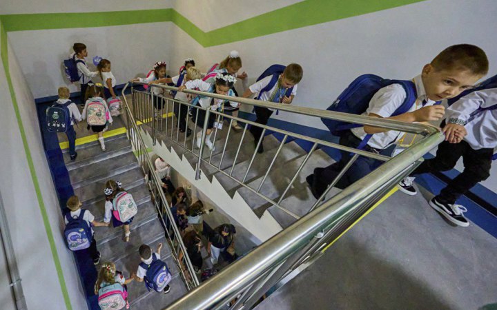 Новий навчальний рік в Україні: понад 243 тисячі першокласників та більш як 8 тисяч шкіл працюватимуть очно