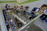 Новий навчальний рік в Україні: понад 243 тисячі першокласників та більш як 8 тисяч шкіл працюватимуть очно