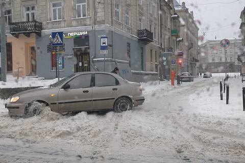 Садовий попросив львів'ян допомогти з прибиранням снігу