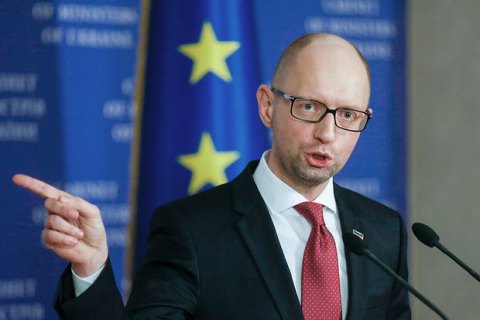 Яценюк поручил сократить время пути контейнерного поезда в обход России до 10 суток