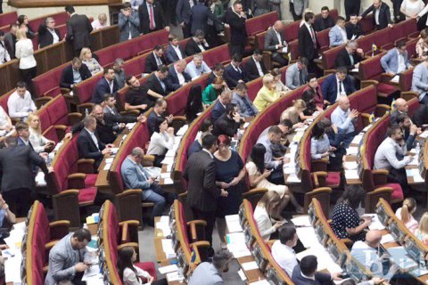 Рада проголосувала в першому читанні за обмеження кількості депутатських запитів