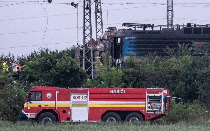 У Словаччині потяг в'їхав в автобус, загинули шестеро людей