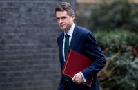 Министр обороны Британии посоветовал России "отойти в сторону и заткнуться"