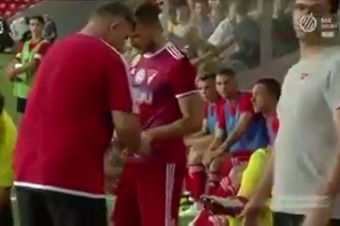 В матче чемпионата Венгрии игрок лишился места в стартовом составе из-за обручального кольца 