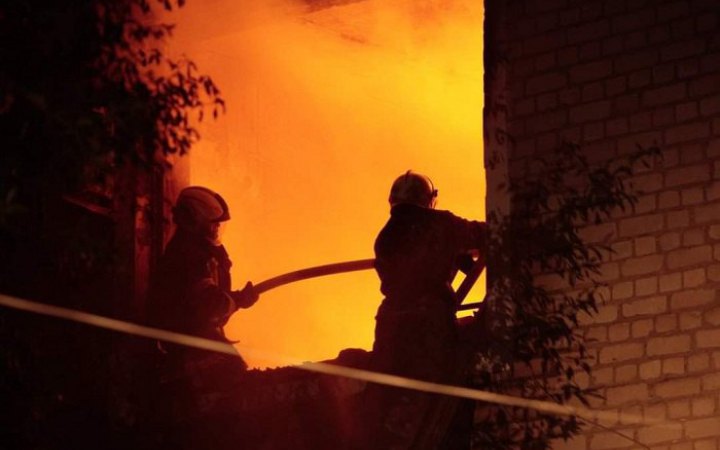 Унаслідок обстрілу Харкова спалахнула пожежа на підприємстві. Постраждали п’ятеро людей