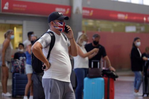 В Британии запретили собираться более чем по шесть человек