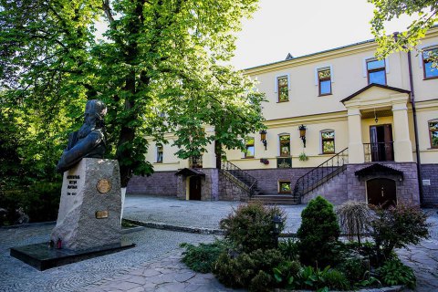 В Киевской духовной академии коронавирусом заболели 19 человек, количество случаев COVID-19 в столице выросло до 705