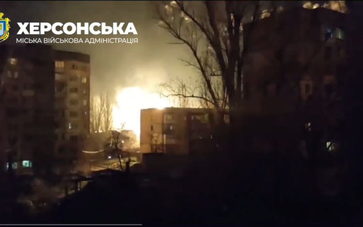 Окупанти завдали по Херсону масованого удару, є постраждалі (оновлено)