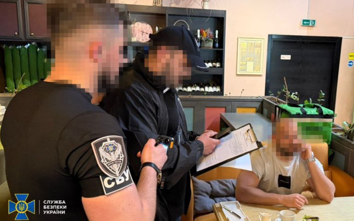 На хабарництві викрили двох посадовців Бюро економічної безпеки
