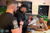 На хабарництві викрили двох посадовців Бюро економічної безпеки