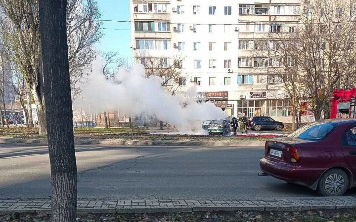 У Маріуполі рух спротиву підірвав автомобіль місцевого “поліцейського” у день їхнього професійного “свята”, – Андрющенко 
