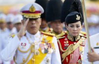 Король Таиланда накануне коронации женился на генерале своей охраны