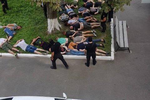 Один из участников драки в Конотопском горсовете задержан в Киеве