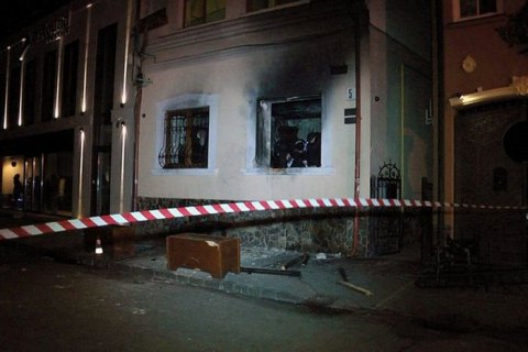В нападениях на офис союза венгров в Ужгороде увидели "российские уши" (обновлено)