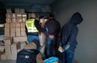 В Киеве вооруженные люди, представившись сотрудниками СБУ, отобрали у бизнесменов 100 тыс. медицинских масок