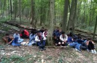 На кордоні зі Словаччиною зі стріляниною затримали 24 нелегалів з Азії