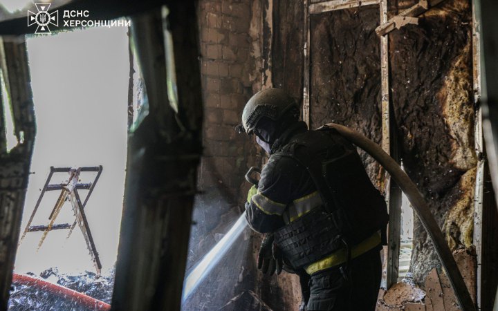 Окупанти вдарили по житловому будинку у Херсоні