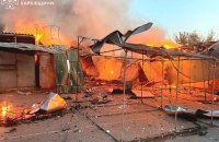 Росія вдарила по Ізюму на Харківщині: горіли житлові будинки та ринок
