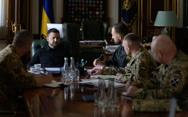 Зеленський після доповідей Драпатого, Скибюка та Хмари: Генштаб готує системні зміни, Україна оновила список для мідстрайків