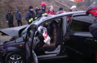 Фура не розминулася з легковим автомобілем в Києві: п'ятеро постраждалих