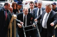 У Нью-Йорку почався суд над Гарві Вайнштейном, а в Лос-Анджелесі йому висунули нові звинувачення
