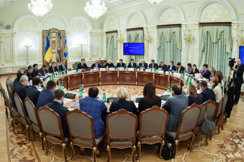 Порошенко призвал Кабмин и Раду ускорить имплементацию СА с ЕС