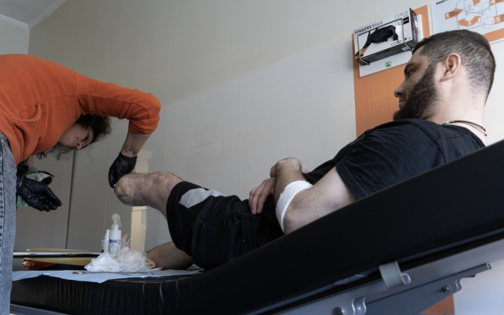«Добробут» за підтримки Райффайзен Банку безоплатно прооперує 10 українців, які втратили кінцівки 