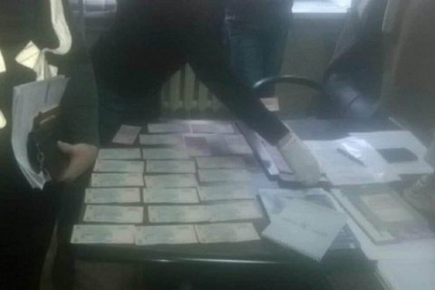 Главный патологоанатом Запорожской области попался на 16 тыс. гривен взятки