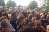 В Мариуполе для голосования на "референдуме" выстроились очереди (Обновлено)