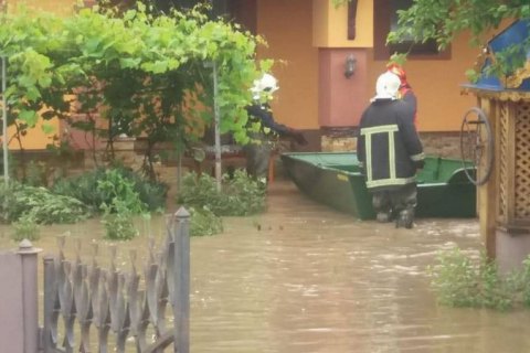 Из-за паводка на Прикарпатье и Буковине введены чрезвычайные меры безопасности, - Аваков