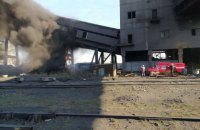 На території Авдіївського коксохімічного заводу з пожежею боролися 34 рятувальники