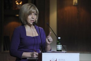 Солярии должны предупреждать о раке кожи, - врач