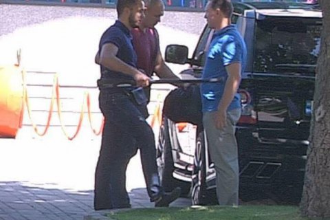 В Днепре депутат и "титушки" напали с битами на коммунальщиков