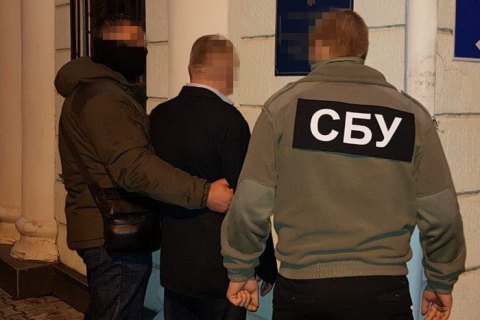 В Херсонской области начальник подразделения таможни попался на систематическом взяточничестве