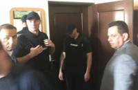 Трьох чиновників Луцької міськради та голову суду затримано на хабарі (оновлено)