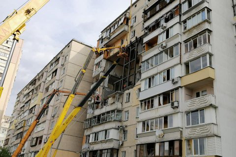 В доме на Позняках, где в июне произошел взрыв, начали работы по укреплению