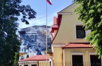 СБУ до Дня Росії розмістила білборди з гербом контррозвідки біля дипломатичних установ РФ