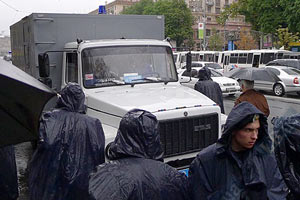 Милиция стягивает к суду автозаки - БЮТ