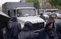 Милиция стягивает к суду автозаки - БЮТ
