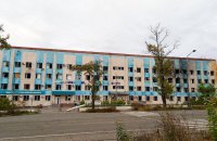 «Це був наче конвеєр». 40 днів роботи у блокадному Маріуполі лікарні №4, що була розташована неподалік Азовсталі
