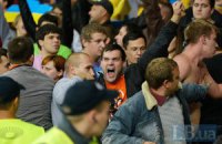 Фаны на "Львов Арене" имитировали обезьяньи звуки и выбрасывали руки в нацистском приветствии