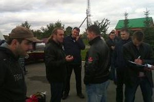 Под РОВД в Хороле митингуют "свободовцы" и коммунисты