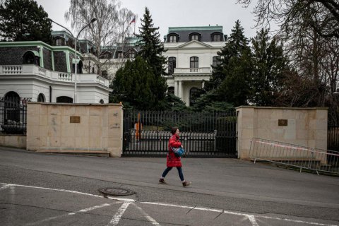 Посольство России в Чехии "переехало" с площади Немцова